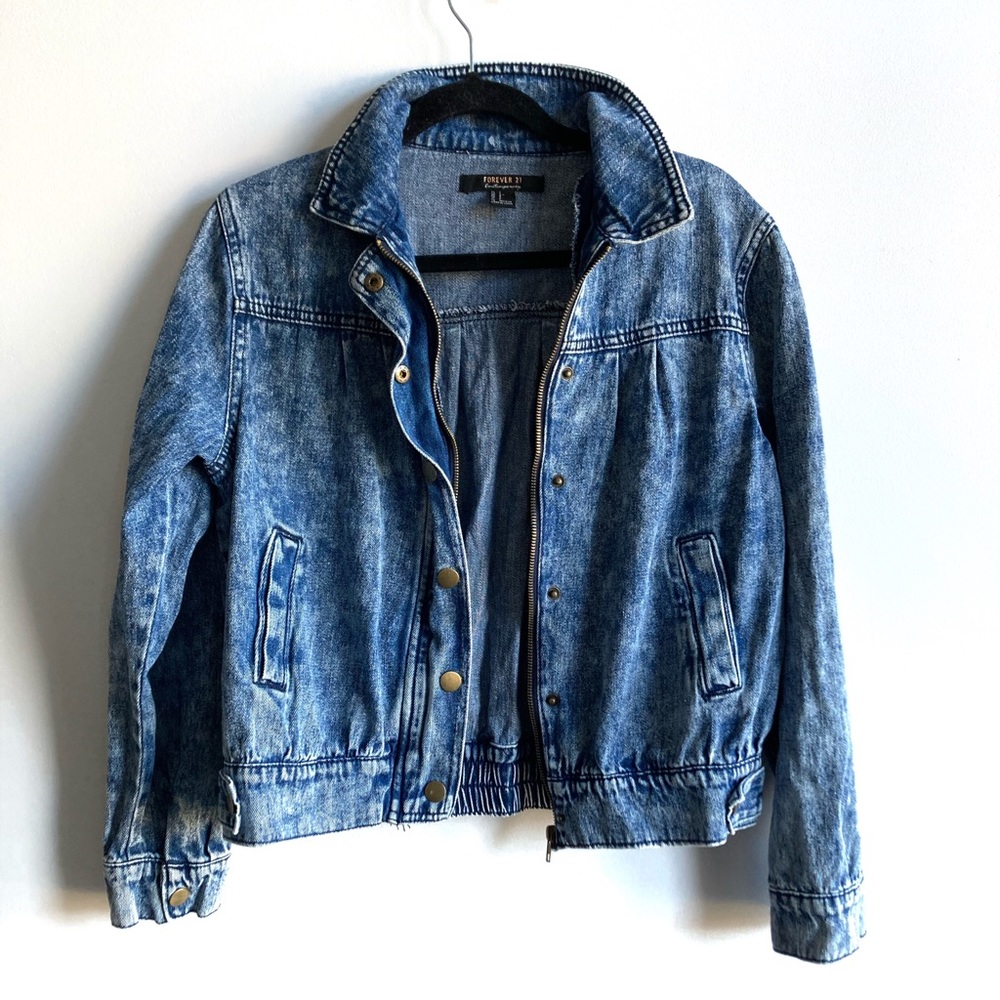 FOREVER 21 / 80s style acid wash denim jacket